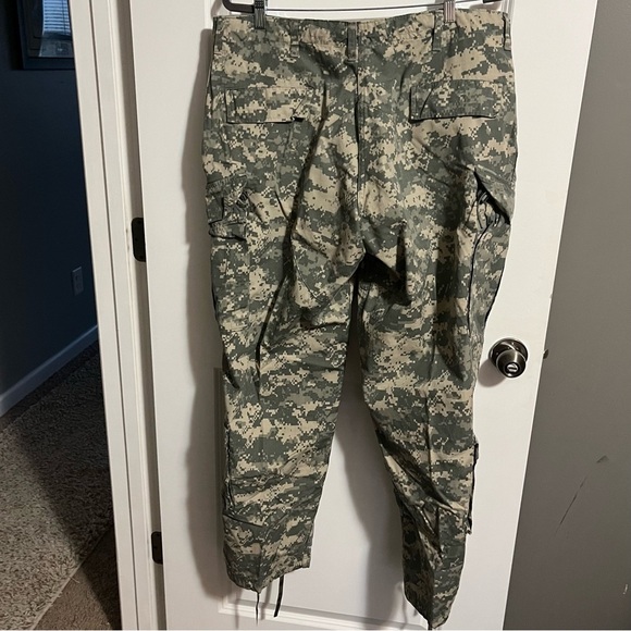 Men's Camouflage Cargo Pants in size Large/regular. - Picture 2 of 7